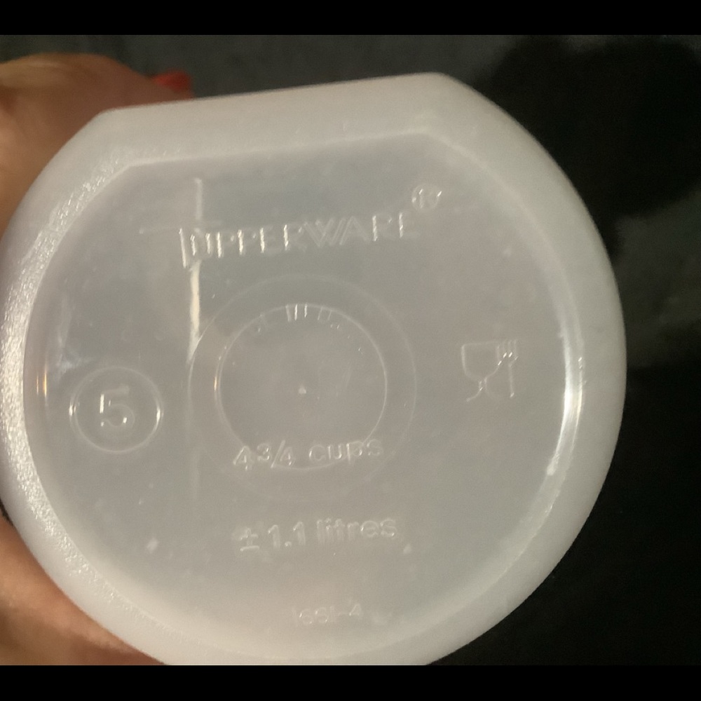 Tupperware container - Picture 2 of 3